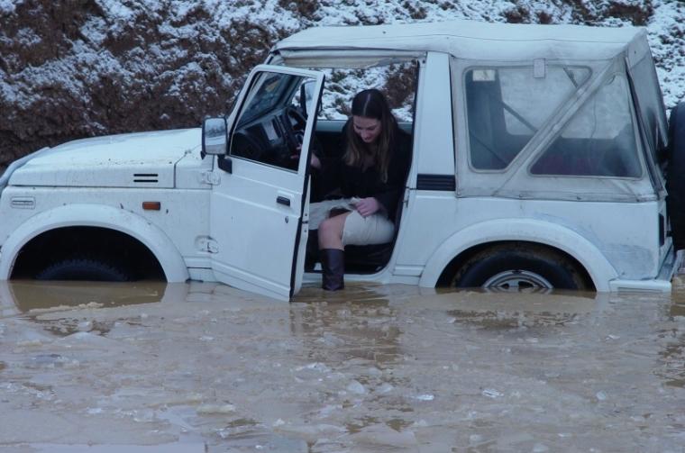 chica atascada 4x4